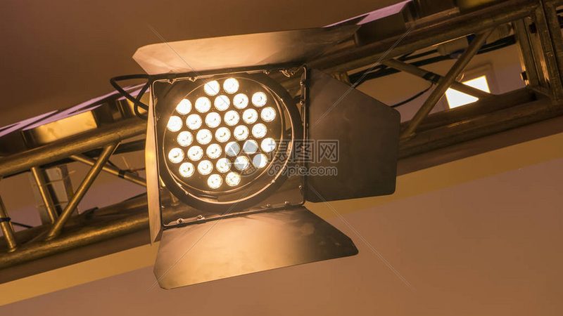 灯具批发定制：五大关键点，规避选购误区**